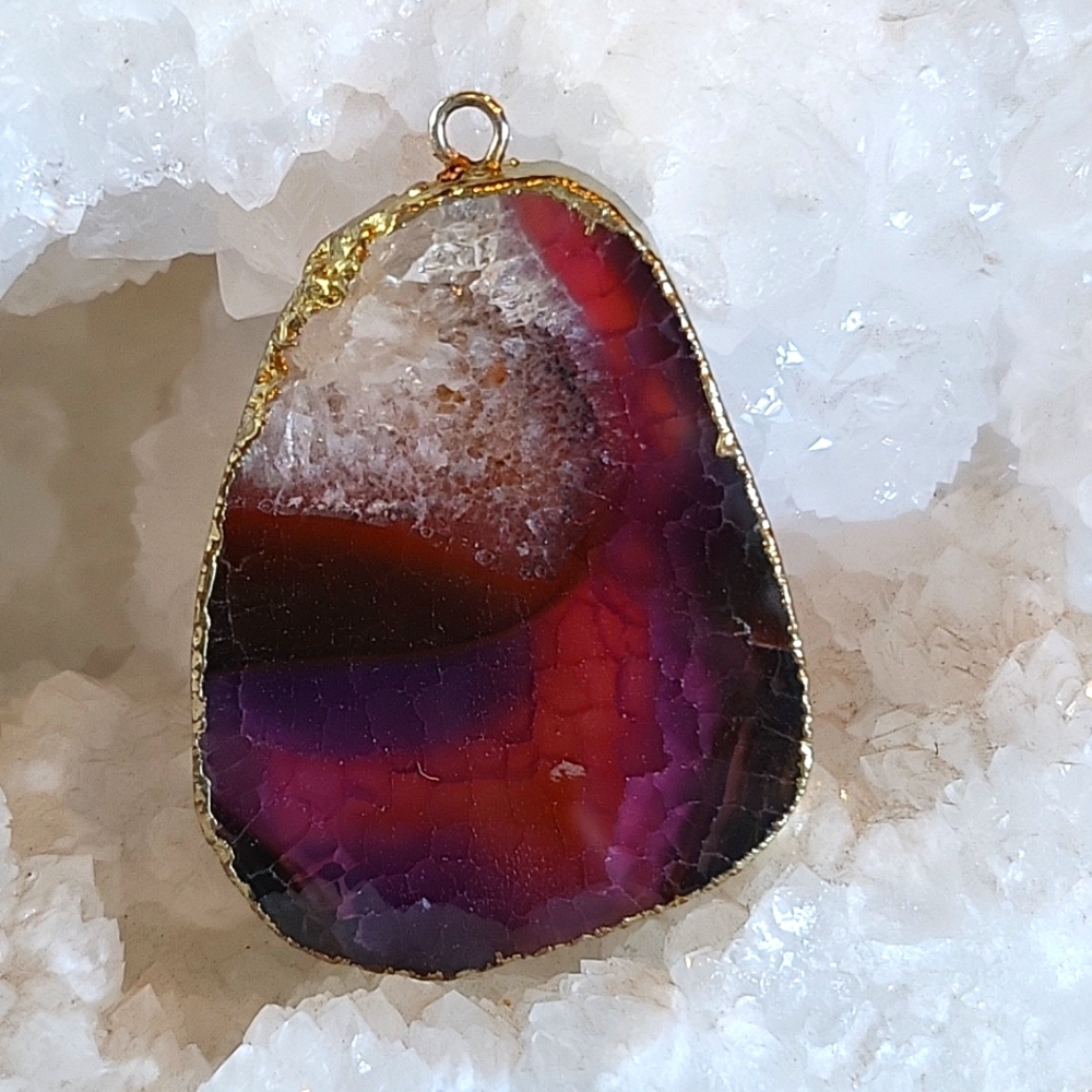 *CLOSING 5/18* Beautiful stone pendant.